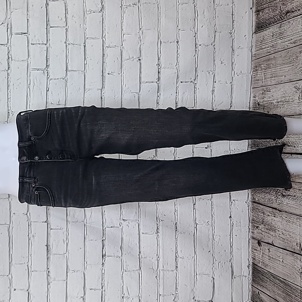 American Eagle Classic Cotton High Rise Crop Flare Raw Hem Jean in Rocker Black